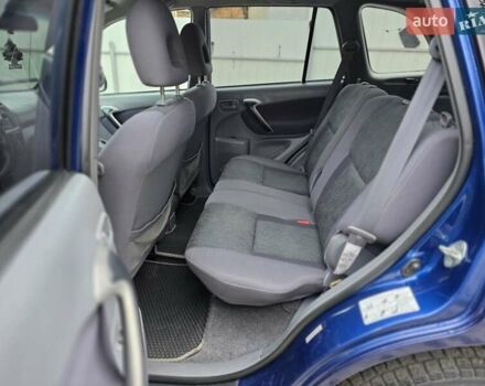 Синій Тойота РАВ 4, об'ємом двигуна 2 л та пробігом 135 тис. км за 5800 $, фото 12 на Automoto.ua