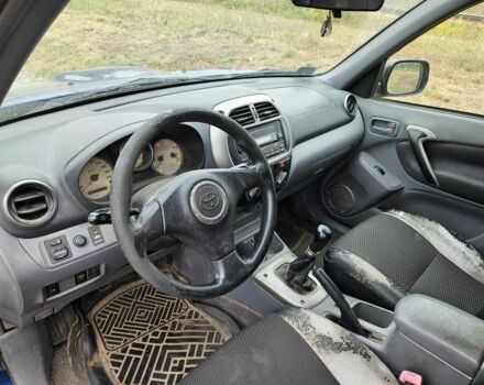 Синій Тойота РАВ 4, об'ємом двигуна 2 л та пробігом 329 тис. км за 2900 $, фото 11 на Automoto.ua