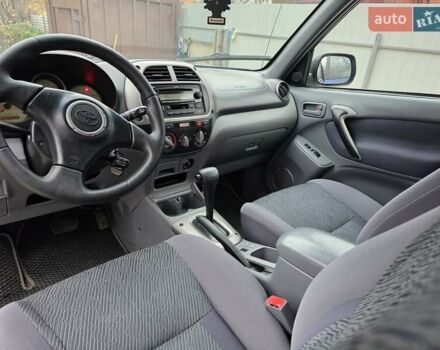 Синій Тойота РАВ 4, об'ємом двигуна 2 л та пробігом 135 тис. км за 5800 $, фото 7 на Automoto.ua