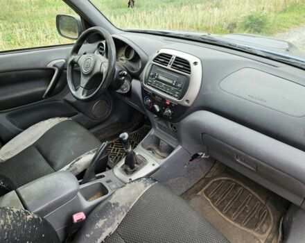 Синій Тойота РАВ 4, об'ємом двигуна 2 л та пробігом 329 тис. км за 2900 $, фото 9 на Automoto.ua