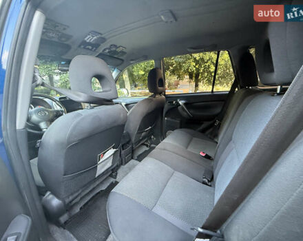 Синий Тойота РАВ 4, объемом двигателя 2 л и пробегом 273 тыс. км за 4483 $, фото 5 на Automoto.ua