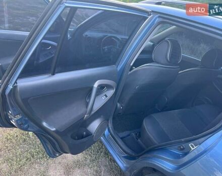 Синій Тойота РАВ 4, об'ємом двигуна 2 л та пробігом 236 тис. км за 8800 $, фото 10 на Automoto.ua