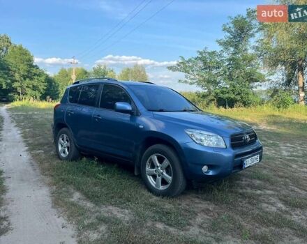 Синій Тойота РАВ 4, об'ємом двигуна 2 л та пробігом 236 тис. км за 8800 $, фото 1 на Automoto.ua