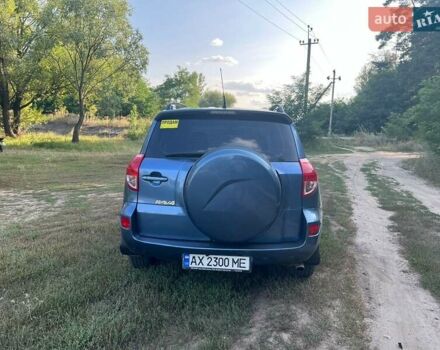 Синій Тойота РАВ 4, об'ємом двигуна 2 л та пробігом 236 тис. км за 8800 $, фото 4 на Automoto.ua