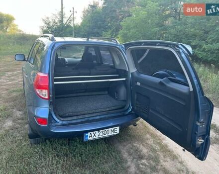 Синій Тойота РАВ 4, об'ємом двигуна 2 л та пробігом 236 тис. км за 8800 $, фото 11 на Automoto.ua