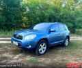 Синий Тойота РАВ 4, объемом двигателя 2 л и пробегом 213 тыс. км за 9000 $, фото 1 на Automoto.ua