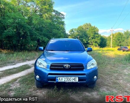 Синий Тойота РАВ 4, объемом двигателя 2 л и пробегом 213 тыс. км за 9000 $, фото 1 на Automoto.ua