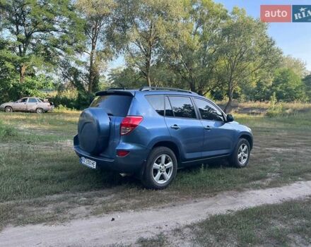 Синій Тойота РАВ 4, об'ємом двигуна 2 л та пробігом 236 тис. км за 8800 $, фото 3 на Automoto.ua