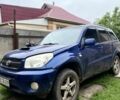 Синій Тойота РАВ 4, об'ємом двигуна 2 л та пробігом 305 тис. км за 3007 $, фото 1 на Automoto.ua