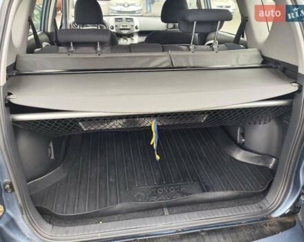 Синий Тойота РАВ 4, объемом двигателя 2 л и пробегом 168 тыс. км за 9800 $, фото 4 на Automoto.ua