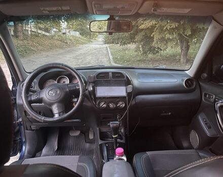 Синий Тойота РАВ 4, объемом двигателя 2 л и пробегом 250 тыс. км за 6133 $, фото 10 на Automoto.ua