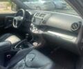 Синий Тойота РАВ 4, объемом двигателя 2.2 л и пробегом 300 тыс. км за 8700 $, фото 4 на Automoto.ua