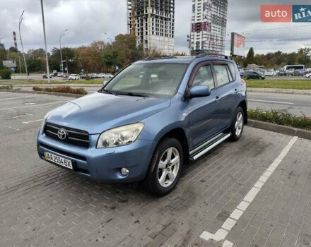 Синий Тойота РАВ 4, объемом двигателя 2 л и пробегом 168 тыс. км за 9800 $, фото 2 на Automoto.ua