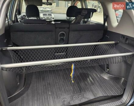 Синий Тойота РАВ 4, объемом двигателя 2 л и пробегом 168 тыс. км за 9800 $, фото 5 на Automoto.ua