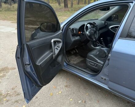 Синий Тойота РАВ 4, объемом двигателя 2.2 л и пробегом 226 тыс. км за 4500 $, фото 5 на Automoto.ua