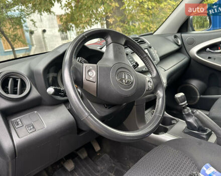 Синий Тойота РАВ 4, объемом двигателя 2.23 л и пробегом 253 тыс. км за 10300 $, фото 6 на Automoto.ua