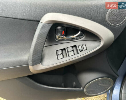 Синий Тойота РАВ 4, объемом двигателя 2.23 л и пробегом 253 тыс. км за 10300 $, фото 8 на Automoto.ua