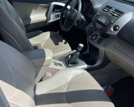 Синій Тойота РАВ 4, об'ємом двигуна 2.2 л та пробігом 150 тис. км за 8500 $, фото 4 на Automoto.ua