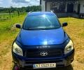 Синій Тойота РАВ 4, об'ємом двигуна 2.2 л та пробігом 240 тис. км за 9500 $, фото 1 на Automoto.ua