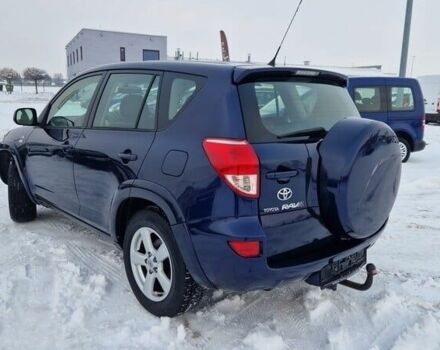 Синий Тойота РАВ 4, объемом двигателя 2.2 л и пробегом 230 тыс. км за 2601 $, фото 3 на Automoto.ua