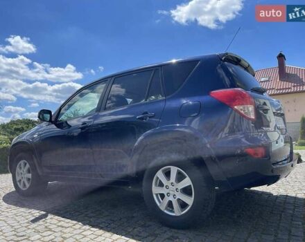 Синій Тойота РАВ 4, об'ємом двигуна 2.2 л та пробігом 150 тис. км за 8500 $, фото 3 на Automoto.ua