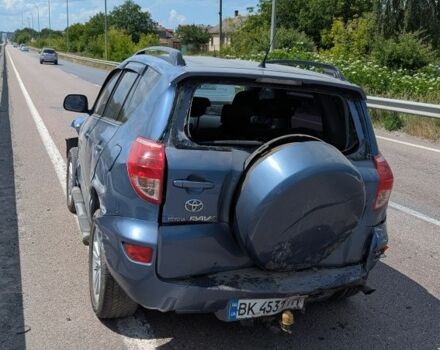 Синій Тойота РАВ 4, об'ємом двигуна 2.2 л та пробігом 265 тис. км за 5000 $, фото 6 на Automoto.ua