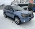 Синий Тойота РАВ 4, объемом двигателя 2 л и пробегом 236 тыс. км за 9500 $, фото 1 на Automoto.ua