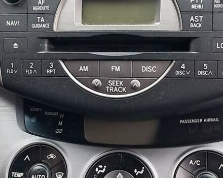 Синий Тойота РАВ 4, объемом двигателя 2 л и пробегом 239 тыс. км за 8800 $, фото 8 на Automoto.ua