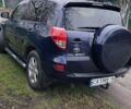Синий Тойота РАВ 4, объемом двигателя 2 л и пробегом 239 тыс. км за 8800 $, фото 2 на Automoto.ua