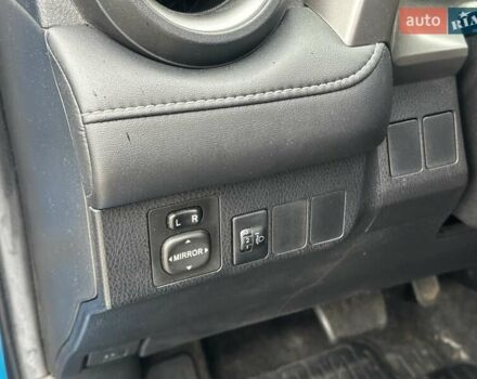 Тойота РАВ 4 2016 в Киеве на Automoto.ua Синий Тойота РАВ 4, объемом двигателя 1.99 л и пробегом 144 тыс. км за 18500 $, фото 11 на Automoto.ua