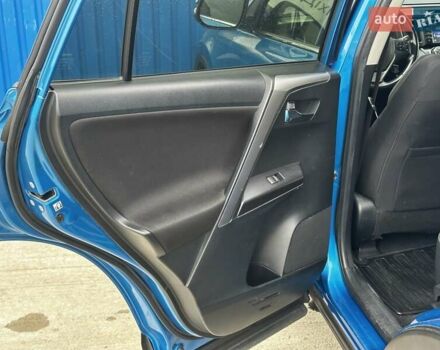 Тойота РАВ 4 2016 в Киеве на Automoto.ua Синий Тойота РАВ 4, объемом двигателя 1.99 л и пробегом 144 тыс. км за 18500 $, фото 14 на Automoto.ua