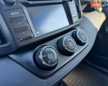 Тойота РАВ 4 2017 в Киеве на Automoto.ua Синий Тойота РАВ 4, объемом двигателя 2.49 л и пробегом 56 тыс. км за 21000 $, фото 7 на Automoto.ua