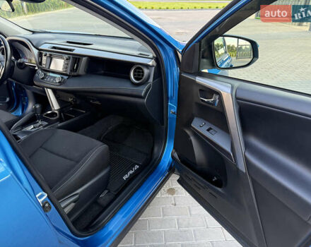 Синій Тойота РАВ 4, об'ємом двигуна 2.49 л та пробігом 77 тис. км за 18600 $, фото 14 на Automoto.ua