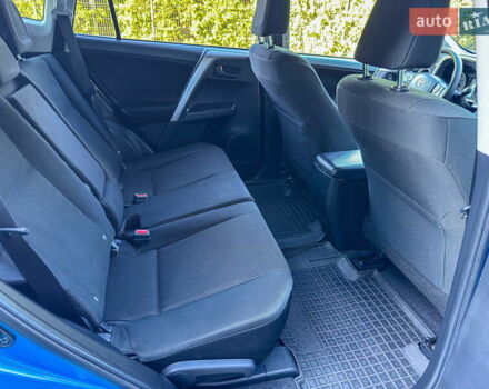 Тойота РАВ 4 2017 в Киеве на Automoto.ua Синий Тойота РАВ 4, объемом двигателя 2.49 л и пробегом 56 тыс. км за 21000 $, фото 6 на Automoto.ua