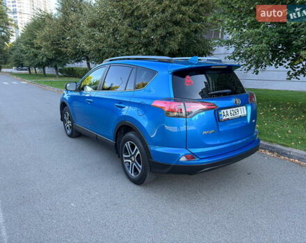 Тойота РАВ 4 2017 в Киеве на Automoto.ua Синий Тойота РАВ 4, объемом двигателя 2.49 л и пробегом 56 тыс. км за 21000 $, фото 2 на Automoto.ua