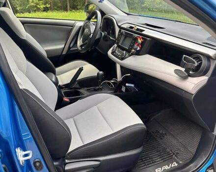 Синий Тойота РАВ 4, объемом двигателя 2.49 л и пробегом 220 тыс. км за 20600 $, фото 3 на Automoto.ua