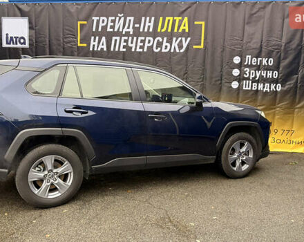 Синий Тойота РАВ 4, объемом двигателя 1.99 л и пробегом 33 тыс. км за 34173 $, фото 2 на Automoto.ua