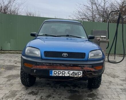 Синий Тойота РАВ 4, объемом двигателя 2 л и пробегом 420 тыс. км за 2600 $, фото 1 на Automoto.ua
