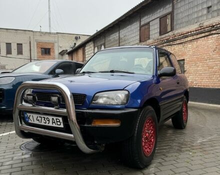 Синий Тойота РАВ 4, объемом двигателя 2 л и пробегом 329 тыс. км за 4010 $, фото 1 на Automoto.ua