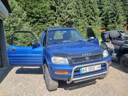 Синий Тойота РАВ 4, объемом двигателя 2 л и пробегом 337 тыс. км за 5800 $, фото 1 на Automoto.ua