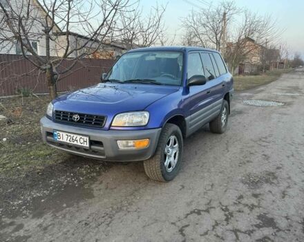 Синий Тойота РАВ 4, объемом двигателя 2 л и пробегом 330 тыс. км за 4800 $, фото 1 на Automoto.ua