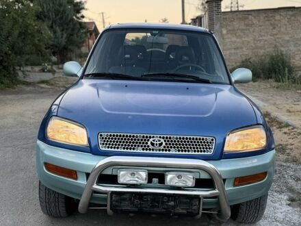 Синий Тойота РАВ 4, объемом двигателя 2 л и пробегом 233 тыс. км за 2400 $, фото 1 на Automoto.ua