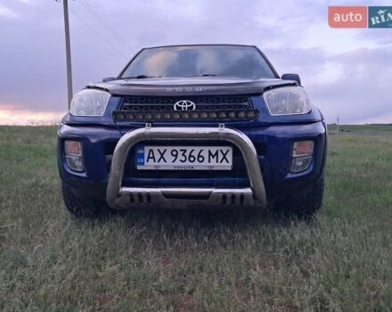 Синий Тойота РАВ 4, объемом двигателя 2 л и пробегом 258 тыс. км за 7000 $, фото 1 на Automoto.ua