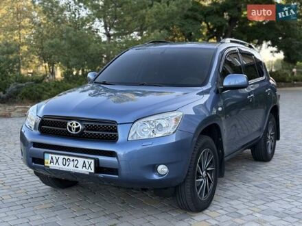 Синий Тойота РАВ 4, объемом двигателя 2 л и пробегом 124 тыс. км за 12000 $, фото 1 на Automoto.ua
