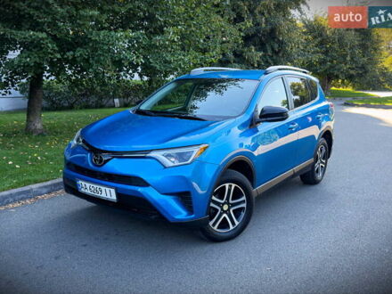 Тойота РАВ 4 2017 в Киеве на Automoto.ua Синий Тойота РАВ 4, объемом двигателя 2.49 л и пробегом 56 тыс. км за 21000 $, фото 1 на Automoto.ua