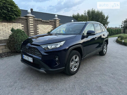 Тойота РАВ 4 2022 у Чернівцях на Automoto.ua Синій Тойота РАВ 4, об'ємом двигуна 2.49 л та пробігом 40 тис. км за 39900 $, фото 1 на Automoto.ua