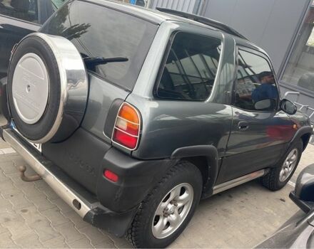 Зелений Тойота РАВ 4, об'ємом двигуна 2 л та пробігом 100 тис. км за 4500 $, фото 1 на Automoto.ua