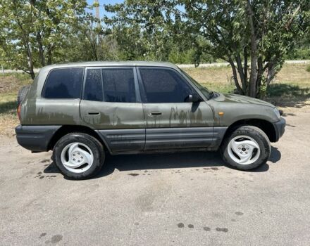Зелений Тойота РАВ 4, об'ємом двигуна 2 л та пробігом 302 тис. км за 2300 $, фото 2 на Automoto.ua