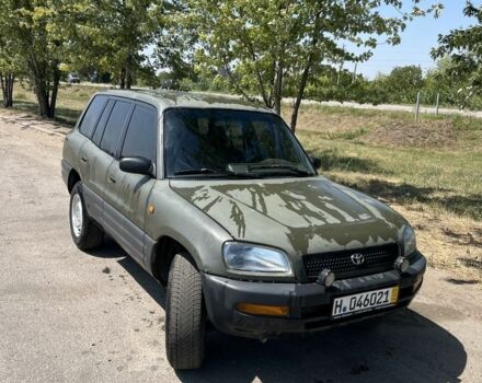 Зелений Тойота РАВ 4, об'ємом двигуна 2 л та пробігом 302 тис. км за 2300 $, фото 1 на Automoto.ua