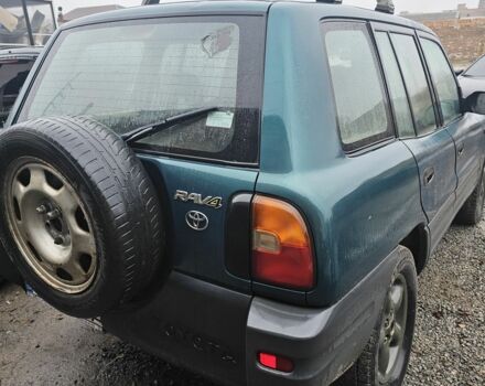 Зеленый Тойота РАВ 4, объемом двигателя 2 л и пробегом 450 тыс. км за 2300 $, фото 1 на Automoto.ua